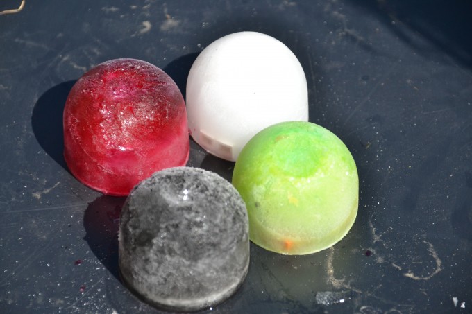 baking soda added to coloured ice cubes